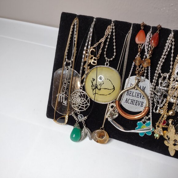 Lot Of Over 30 Pendant Necklaces - Picture 2 of 16